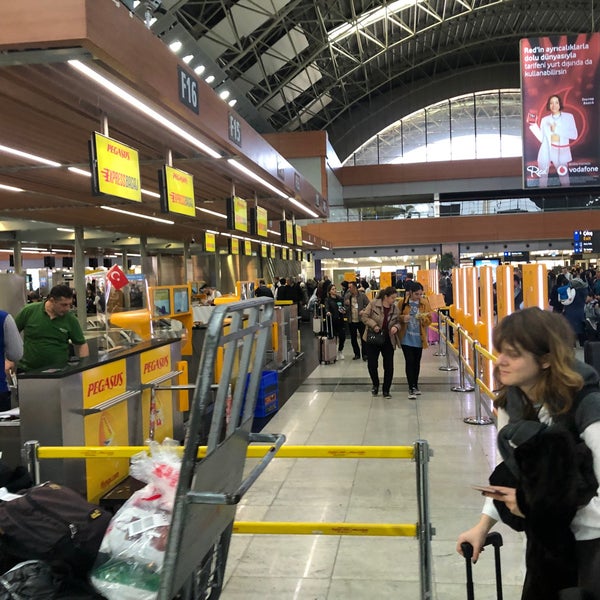 Pegasus check in. Pegasus check in. Quest check in at the airport. Не прилетел багаж туркиш эйрлайнс фото домодедово. Регистрационные стойки в аэропорту.