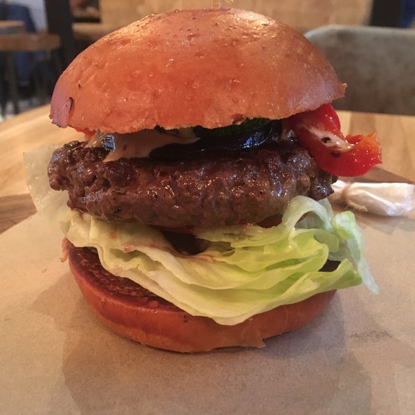 Photo taken at Burger&amp;Pizzoni by gigabass on 5/8/2019
