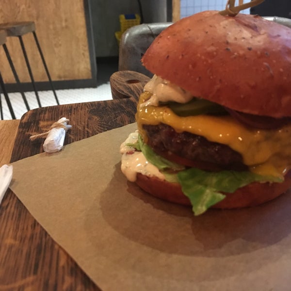 Photo taken at Burger&amp;Pizzoni by gigabass on 3/24/2019