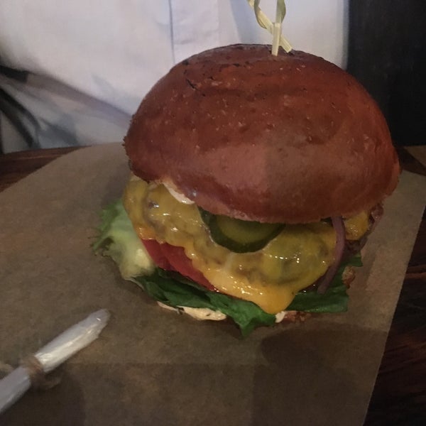 Foto tomada en Burger&amp;Pizzoni  por gigabass el 10/10/2018