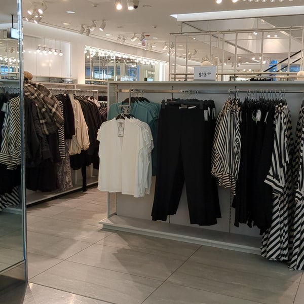 H&m michigan ave hours sales