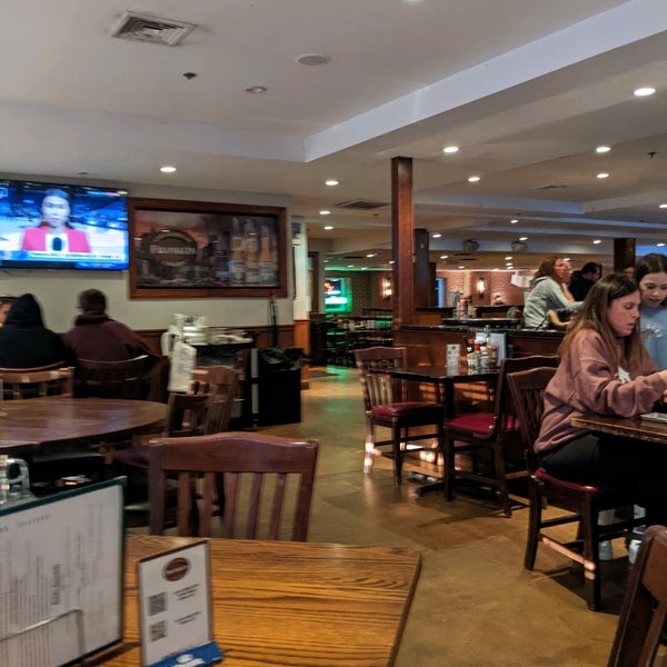 Foto diambil di The Franklin Steakhouse and Tavern oleh Michael L. pada 3/29/2022