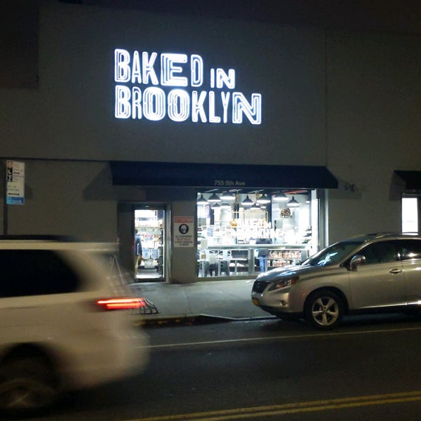 รูปภาพถ่ายที่ Baked In Brooklyn โดย Michael L. เมื่อ 11/30/2021