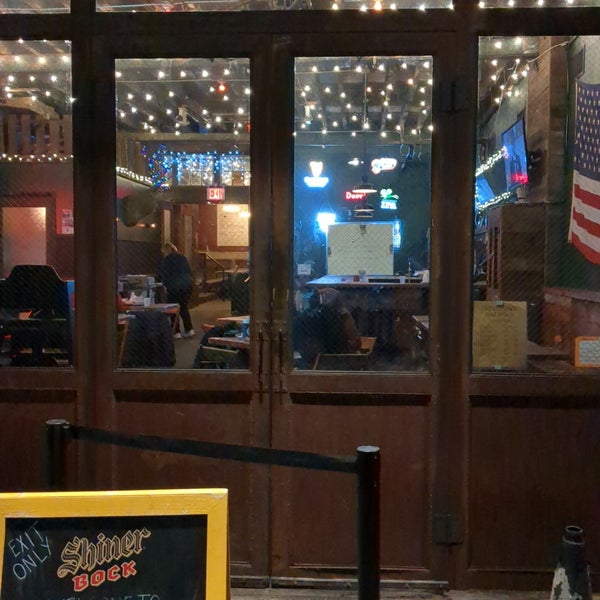 Foto tomada en Hometown Bar-B-Que  por Michael L. el 2/10/2023