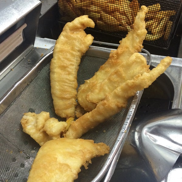 Photo taken at Fish&amp;Chips by pae&#39;s traditional fish &amp; chips on 8/8/2015