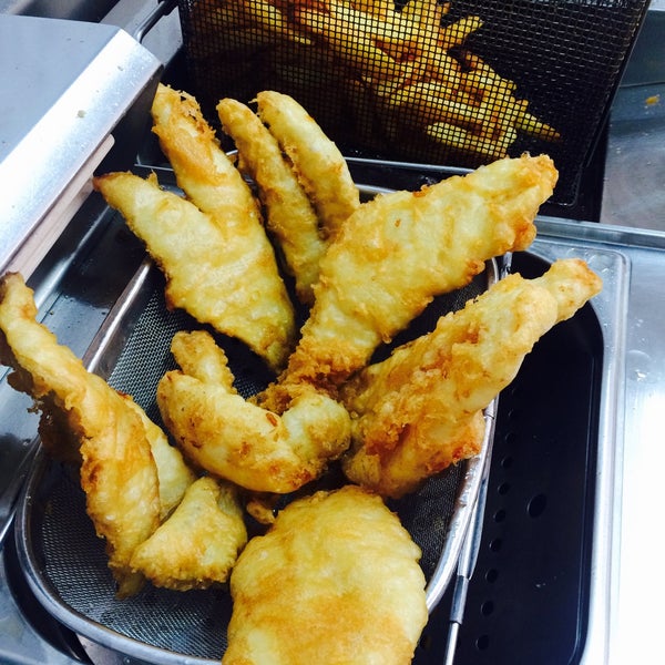 Photo taken at Fish&amp;Chips by pae&#39;s traditional fish &amp; chips on 10/2/2015