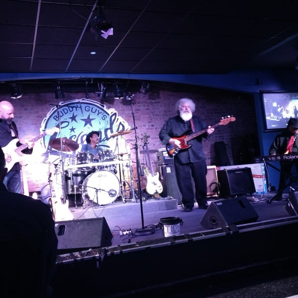 Photo taken at Buddy Guy&#39;s Legends by Carlos Veio L. on 11/25/2018
