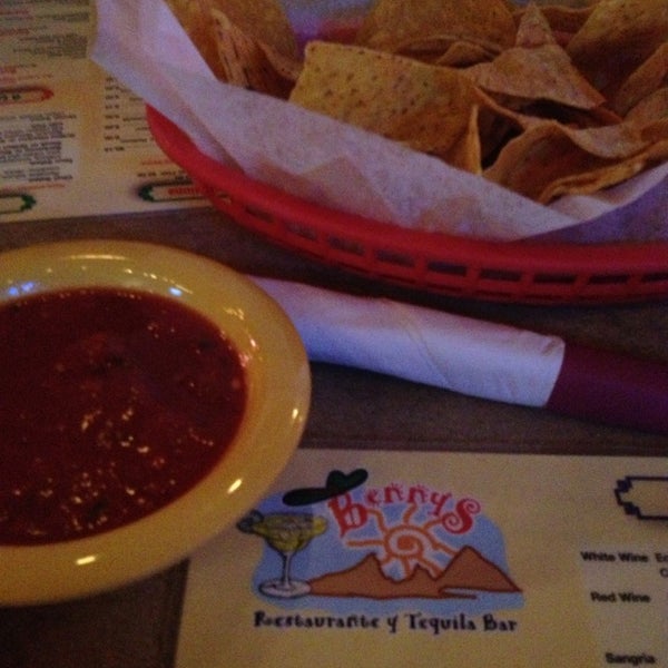 12/30/2012 tarihinde Eric A.ziyaretçi tarafından Benny&#39;s Restaurant and Tequila Bar'de çekilen fotoğraf