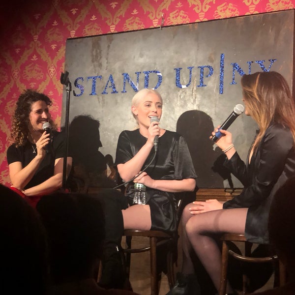 Foto tomada en Stand Up NY  por Ashley L. el 4/26/2019