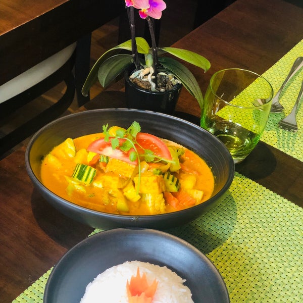 Photo taken at Vee&#39;s Bistro - Thai Food - Take away by Ashley L. on 5/14/2019