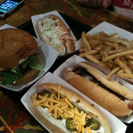 Foto scattata a Zack&#39;s Hotdogs &amp; Hot Sandwiches da Stacy V. il 11/10/2012