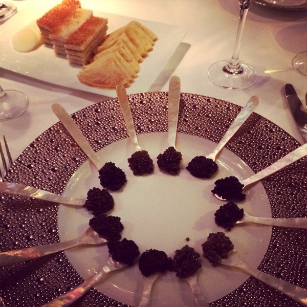 Foto diambil di Caviar Russe oleh Mary C. pada 1/16/2014