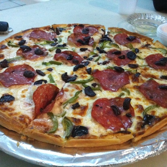 Das Foto wurde bei Armando&#39;s Pizzas y Más von JM L. am 11/12/2012 aufgenommen
