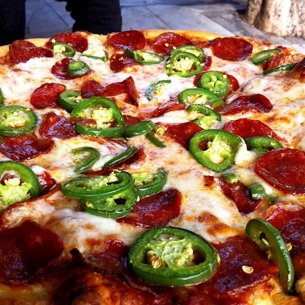 2/2/2013にRussell D.がDino &amp; Santino&#39;s Pizzaで撮った写真