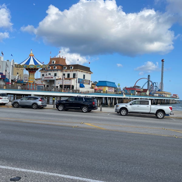 Das Foto wurde bei Galveston Island Historic Pleasure Pier von Ted R. am 6/1/2023 aufgenommen
