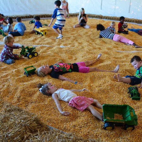 9/24/2017 tarihinde Ted R.ziyaretçi tarafından Fifer Orchards Farm and Country Store'de çekilen fotoğraf