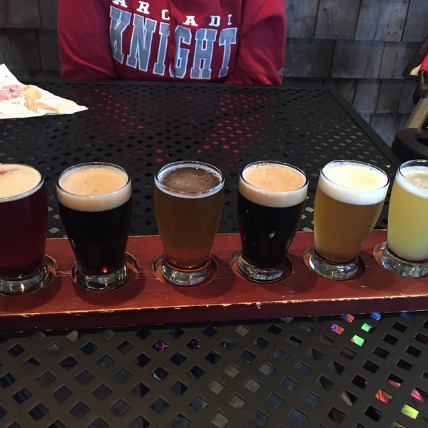 Photo taken at Bar Harbor Beerworks by Ted R. on 10/3/2016
