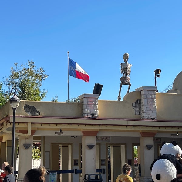 Photo taken at Six Flags Over Texas by Ted R. on 11/1/2021