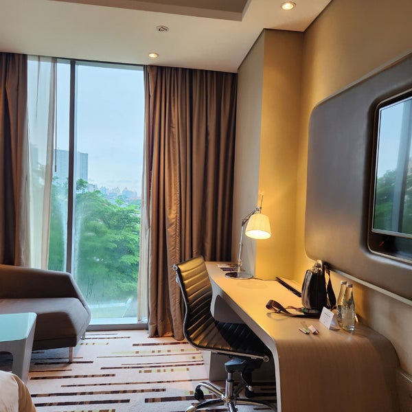 Das Foto wurde bei DoubleTree by Hilton Hotel Jakarta Diponegoro von Noph X. am 10/7/2022 aufgenommen