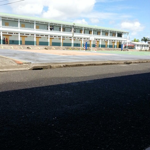 Collège De Rivière Salée