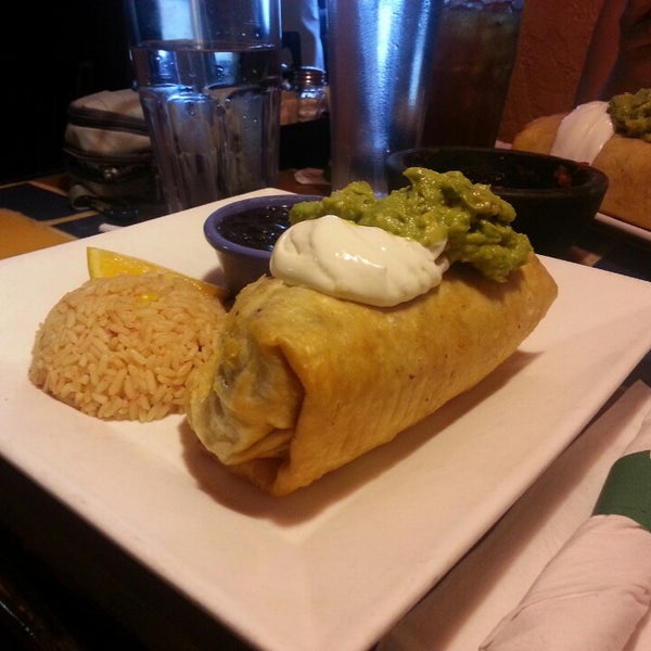 Снимок сделан в Jose&#39;s Mexican Restaurant пользователем Allan Y. 7/2/2013