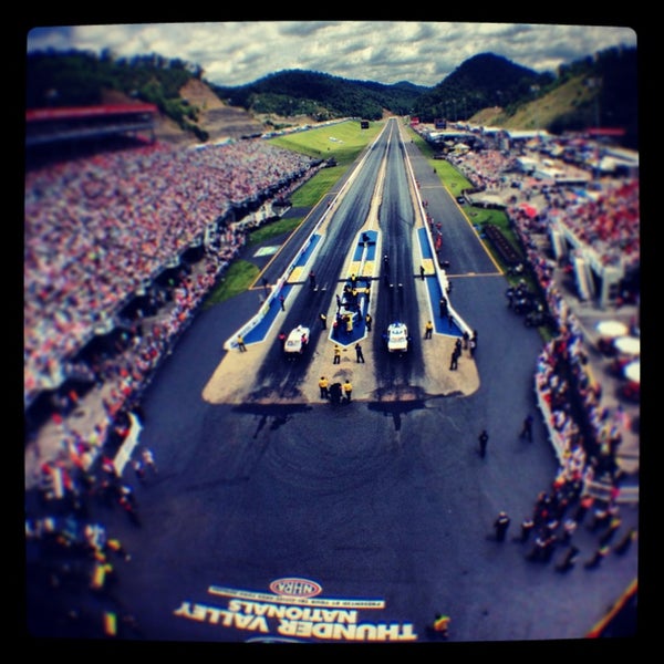 Foto diambil di Bristol Dragway oleh Pat C. pada 6/15/2013