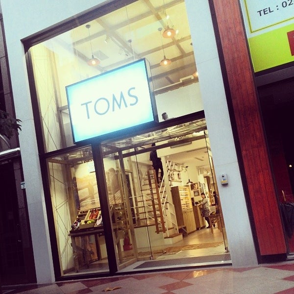 TOMS Shoe Store in Taipei