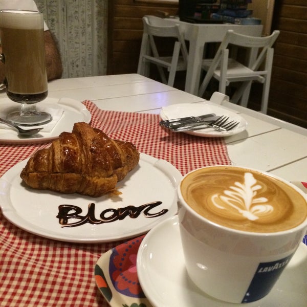 Photo taken at Blanc Café by Ƶαняα Я. on 4/30/2016