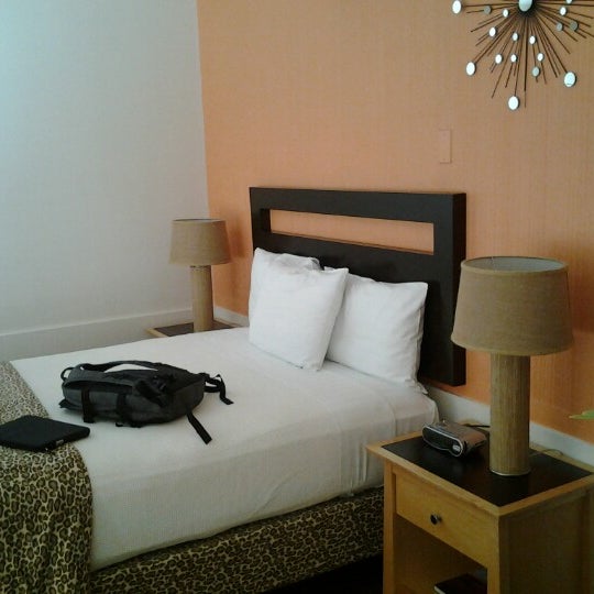 Foto diambil di Desert Riviera Hotel oleh Tino M. pada 11/20/2012