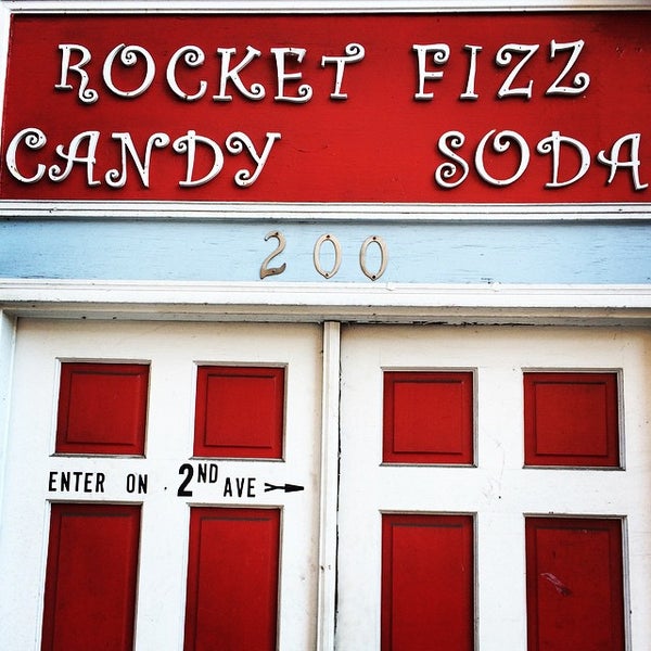 Foto diambil di Rocket Fizz oleh Matthew S. pada 10/25/2014