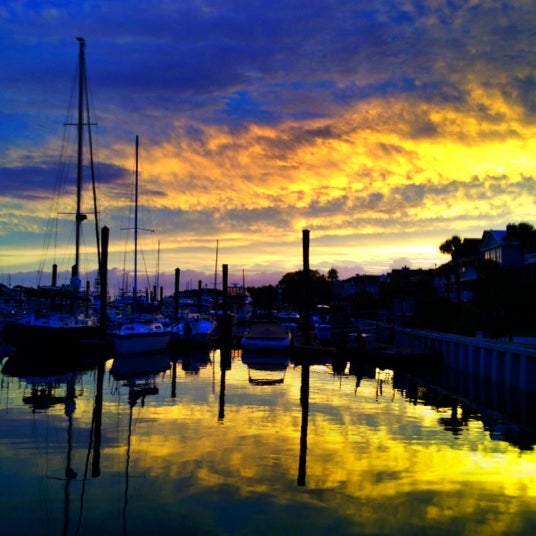 10/15/2012にJohn R.がIsle of Palms Marinaで撮った写真