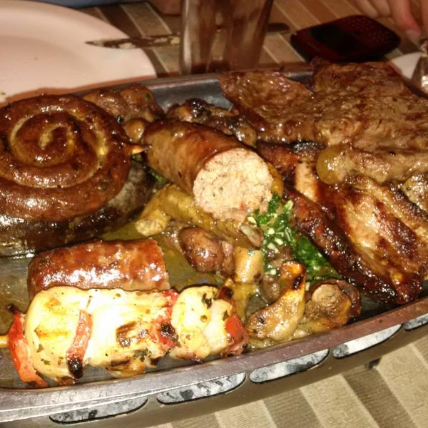 Foto tomada en Los Troncos Steak House  por Ma. Fernanda F. el 3/1/2014