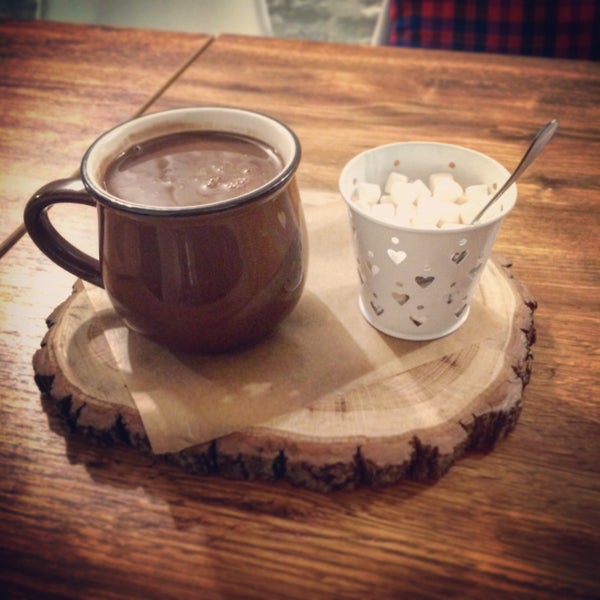 Спасибо за вкуснейший в Киеве какао, это маст трай в woods ☺️ Целое ведро маршмеллоу в придачу. Хорошо для больших компаний - можно занять весь этаж и уединиться