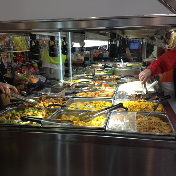 7/12/2013에 Lisa J.님이 Delmonico Gourmet Food Market에서 찍은 사진