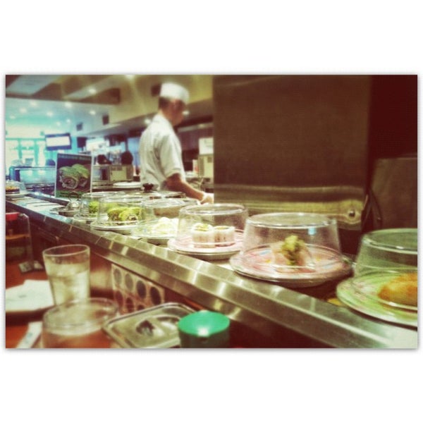 Das Foto wurde bei East Japanese Restaurant von Vianca M. am 9/29/2012 aufgenommen