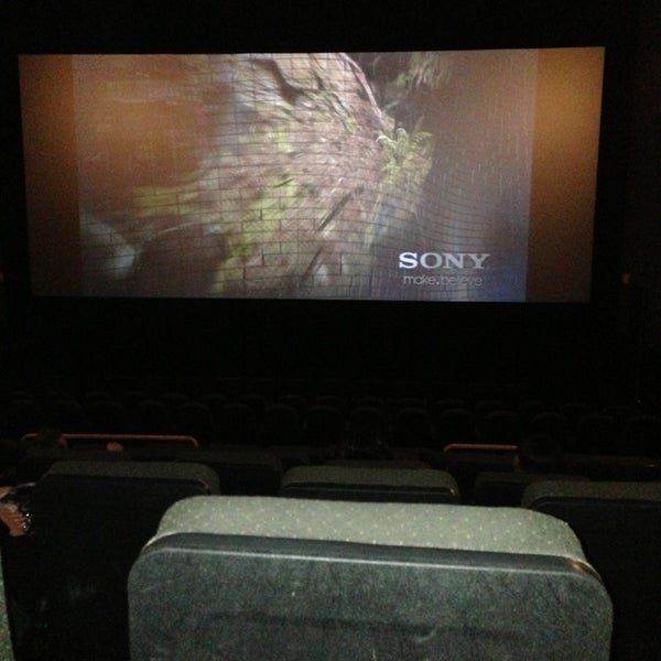 Foto tirada no(a) Ayrsley Grand Cinemas por Colin M. em 4/6/2013