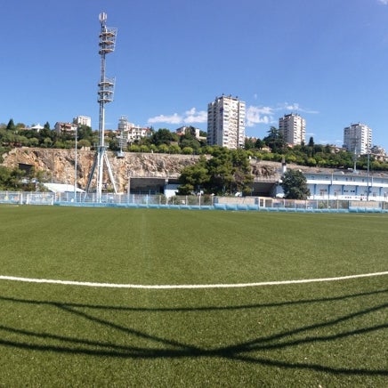 9/6/2013 tarihinde Teddy B.ziyaretçi tarafından NK Rijeka - Stadion Kantrida'de çekilen fotoğraf