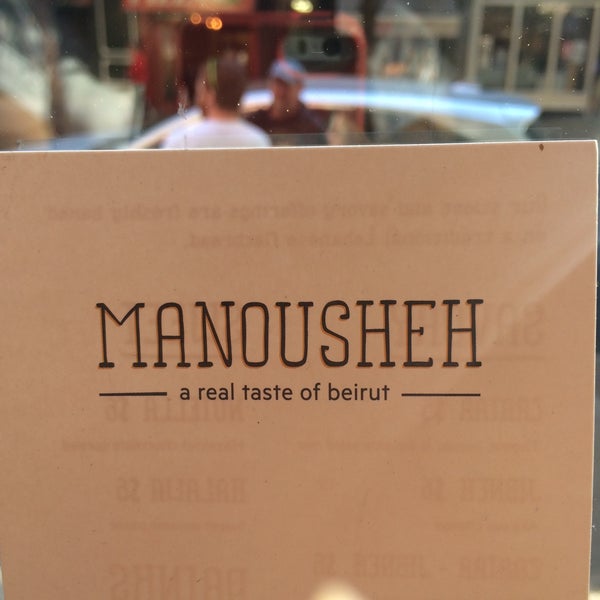 รูปภาพถ่ายที่ Manousheh โดย Maya N. เมื่อ 5/24/2015