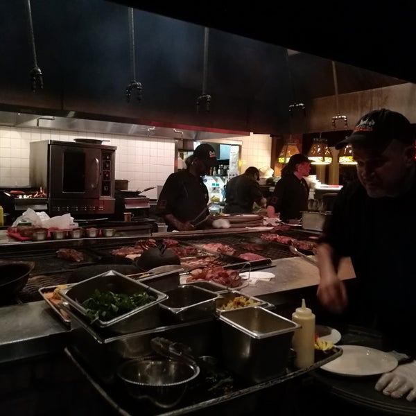 Foto scattata a Charley&#39;s Steak House da Nuntinee T. il 1/21/2018