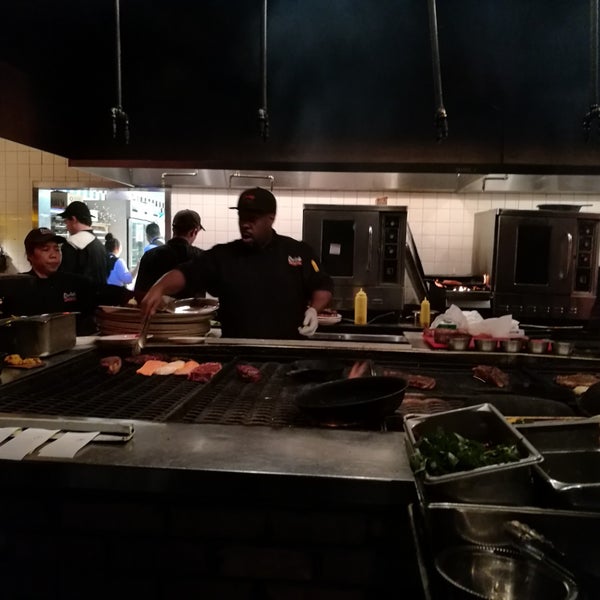 Foto tomada en Charley&#39;s Steak House  por Nuntinee T. el 1/21/2018