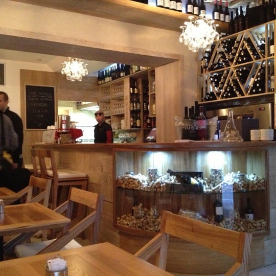 11/20/2012 tarihinde Little Wing R.ziyaretçi tarafından Wine &amp; Cheese Bar Paradox'de çekilen fotoğraf