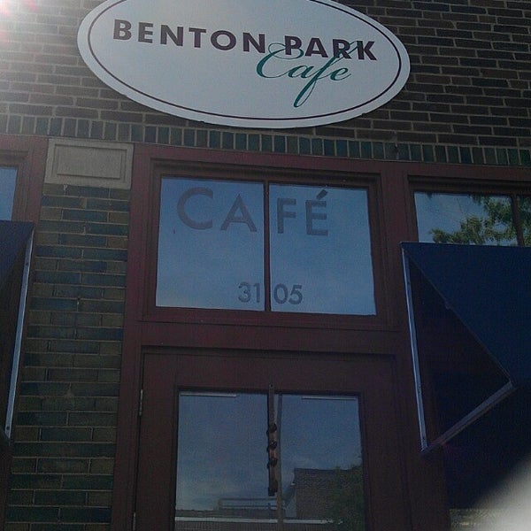 Photo taken at Benton Park Cafe &amp; Coffee Bar by Ira E. on 5/9/2013