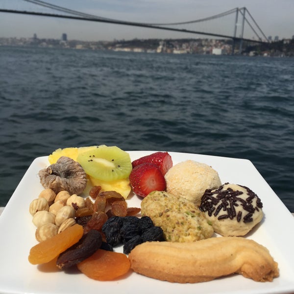 Das Foto wurde bei Çeşmîdil Cafe &amp; Restaurant von Alper Tolga S. am 4/25/2015 aufgenommen