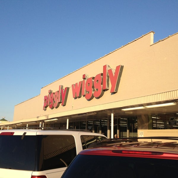 รูปภาพถ่ายที่ Piggly Wiggly โดย Techknow G. เมื่อ 3/29/2013