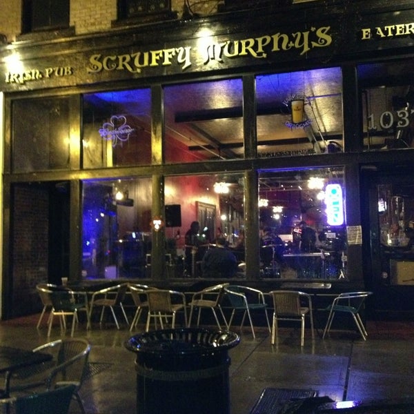 Снимок сделан в Scruffy Murphy&#39;s Irish Pub &amp; Eatery пользователем Chuck H. 2/23/2013