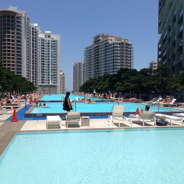 Снимок сделан в Viceroy Miami Hotel Pool пользователем Markis N. 5/25/2013
