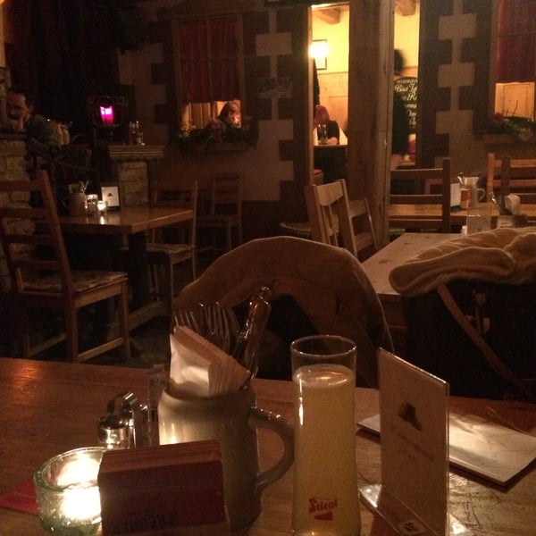 Foto diambil di Hinterholz Bar-Restaurant oleh eylul d. pada 1/30/2015