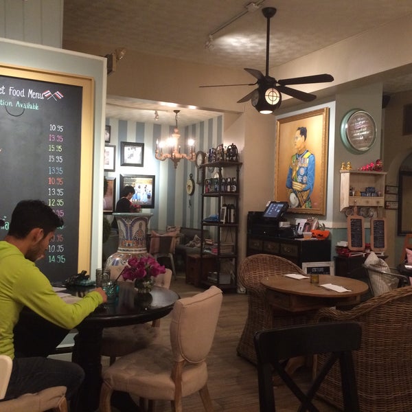 11/19/2015にEbbie A.がSisters Thai The Living Room Cafeで撮った写真