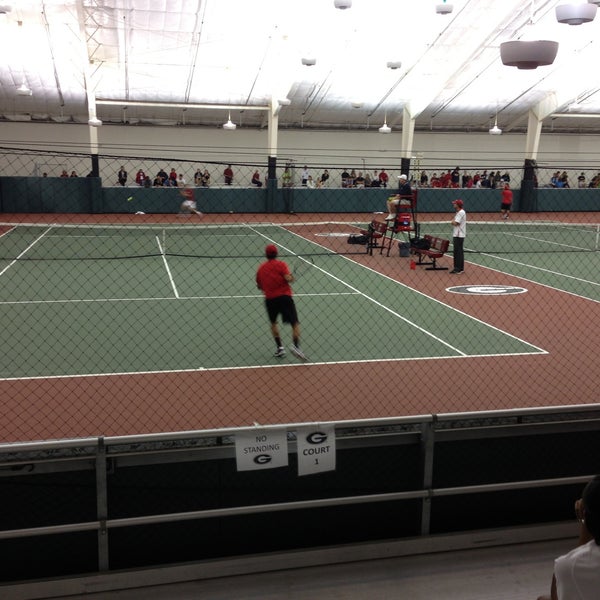 Foto tirada no(a) Dan Magill Tennis Complex por Russ M. em 4/14/2013