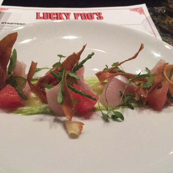 Das Foto wurde bei Lucky Foo&#39;s Sushi Cocktails &amp; Kitchen von Kim L. am 7/15/2015 aufgenommen